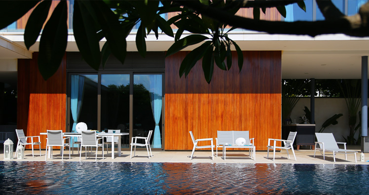 Outdoor dining set